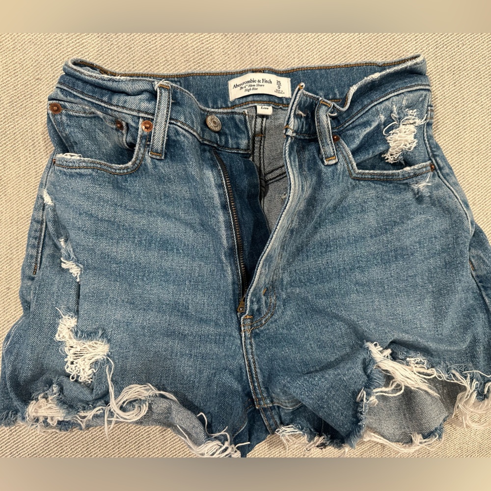 Abercrombie & Fitch Curve Love High Rise Mom Shorts 🤍